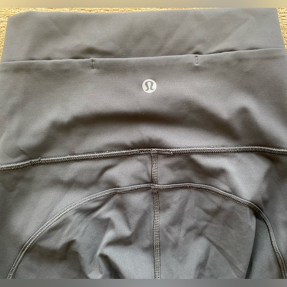 Lululemon wunder under like leggings with side leg detail in size 4 - Picture 4 of 12